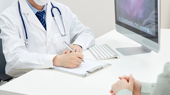 2025年5月,尤女士因追求更美观的胸部形态,向W公司咨询假体隆乳术。 2025年5月,尤女士因追求更美观的胸部形态,向W公司咨询假体隆乳术。