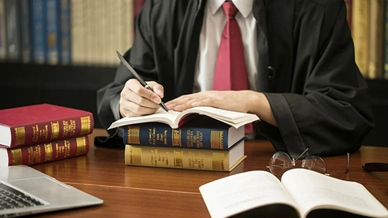 律师寄语：持法为盾，与幸福同行